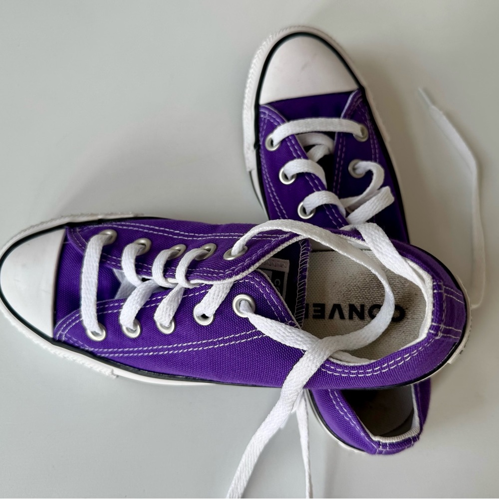 Converse All Star Low Tops – Purple – Women’s Size 8